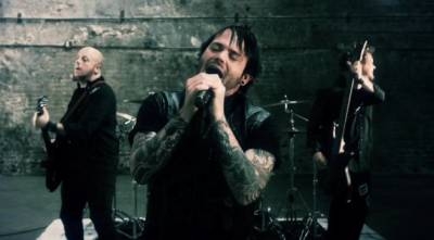 EXCLUSIVE: CANDLELIGHT RED Debut Live Video From Uproar