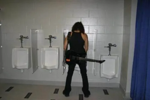 Kirk Hammett piss