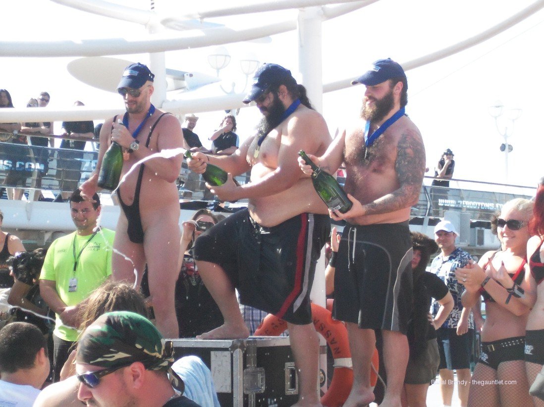 70,000 tons belly flop contest