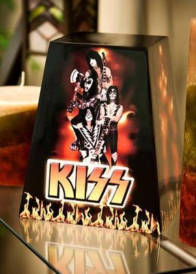 kiss urn
